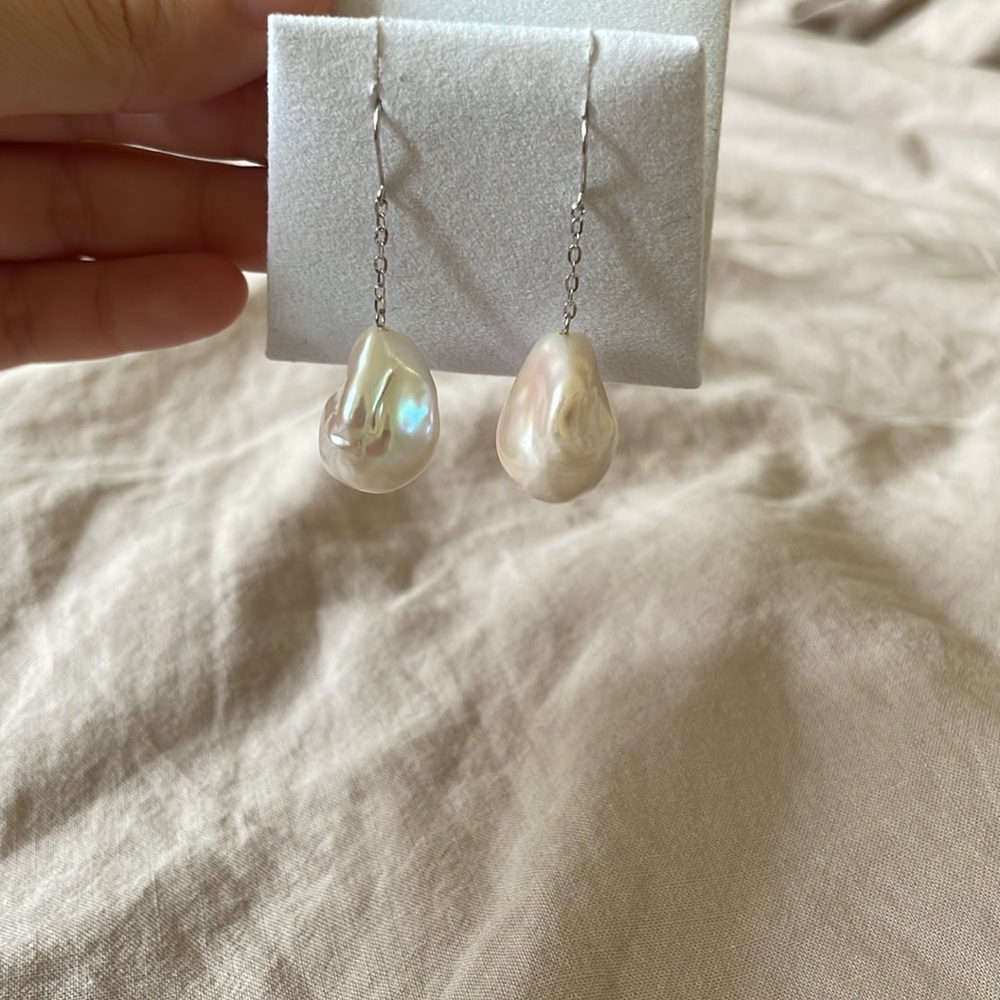 Perl Drop Earrings - Picture 2 of 3